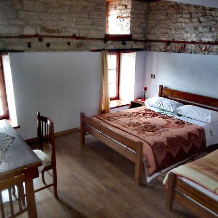 Ruols Guesthouse Гірокастра Екстер'єр фото