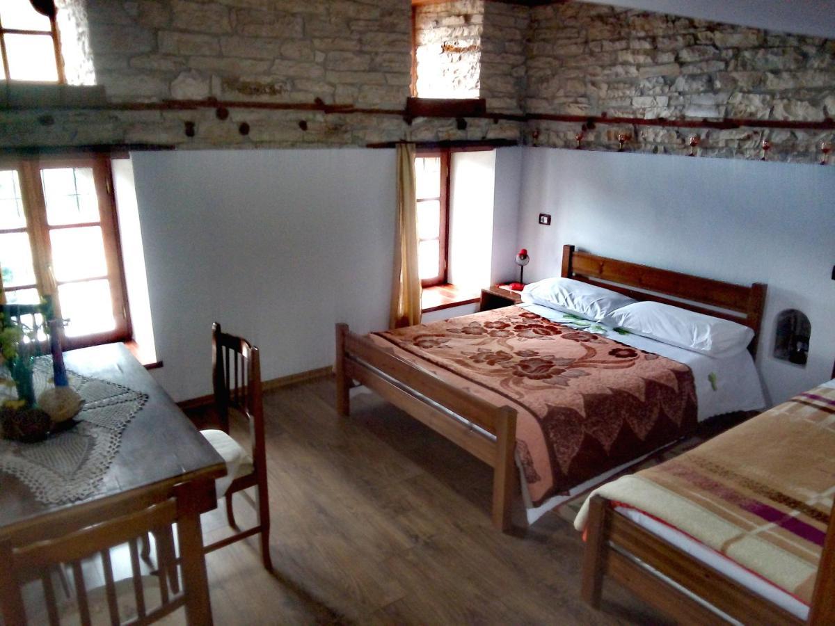 Ruols Guesthouse Гірокастра Екстер'єр фото