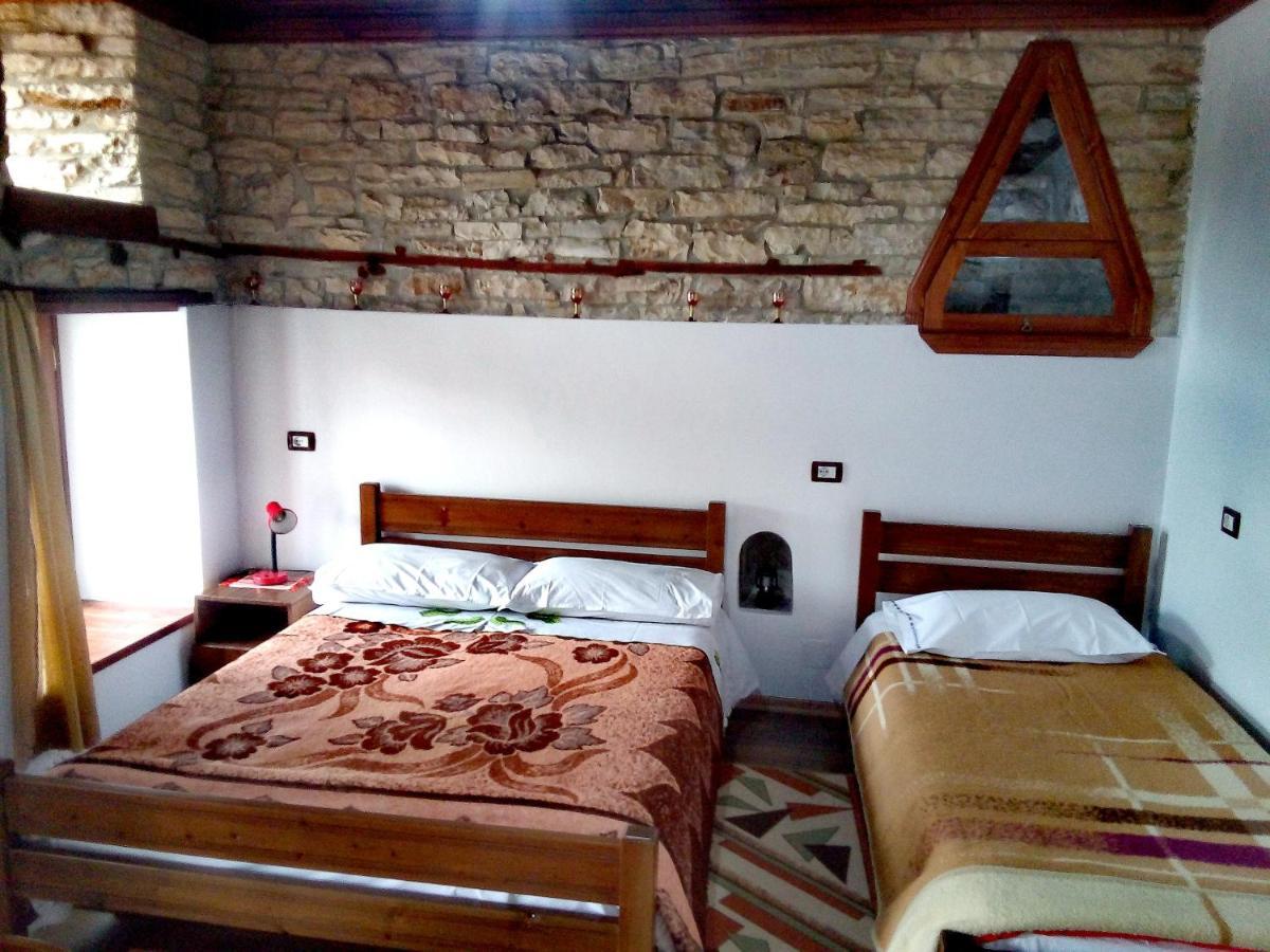 Ruols Guesthouse Гірокастра Екстер'єр фото
