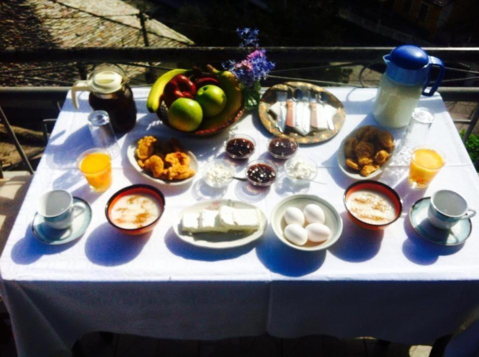 Ruols Guesthouse Гірокастра Екстер'єр фото