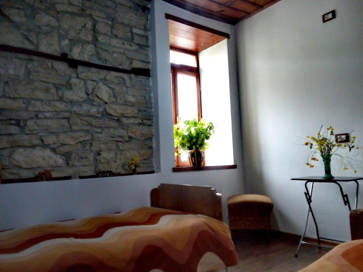 Ruols Guesthouse Гірокастра Екстер'єр фото