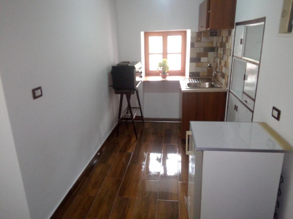 Ruols Guesthouse Гірокастра Екстер'єр фото