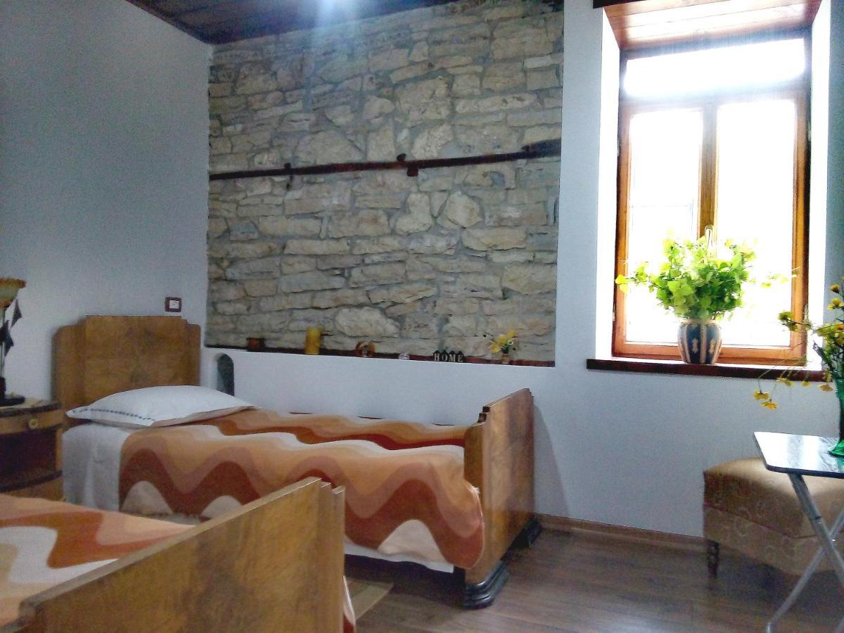 Ruols Guesthouse Гірокастра Екстер'єр фото
