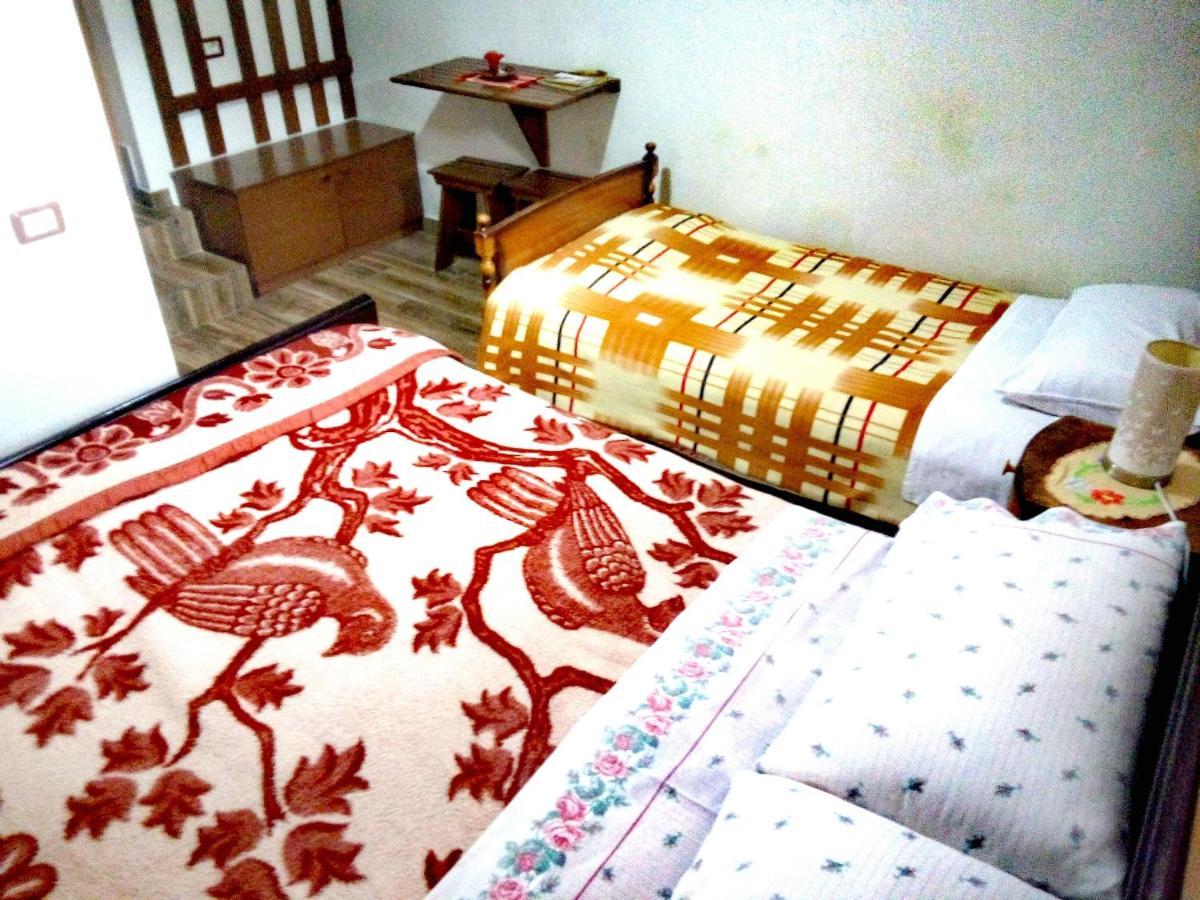 Ruols Guesthouse Гірокастра Екстер'єр фото
