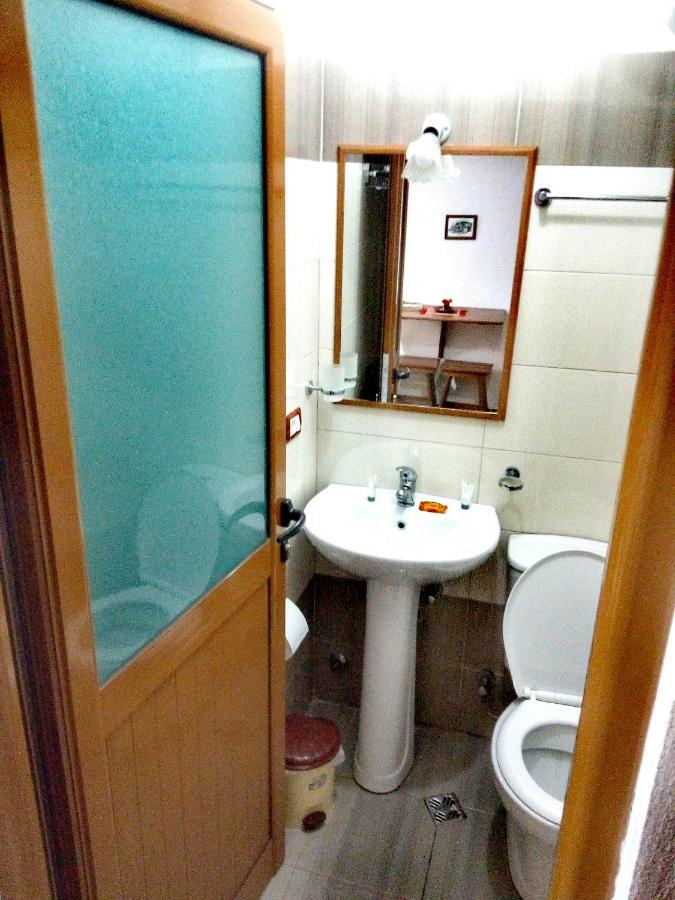 Ruols Guesthouse Гірокастра Екстер'єр фото