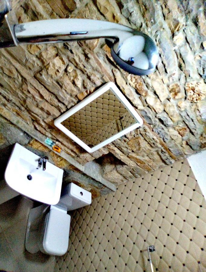 Ruols Guesthouse Гірокастра Екстер'єр фото