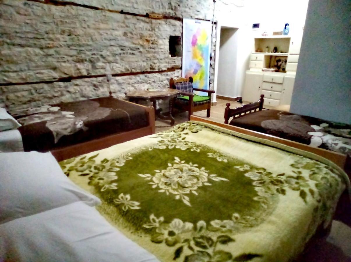 Ruols Guesthouse Гірокастра Екстер'єр фото