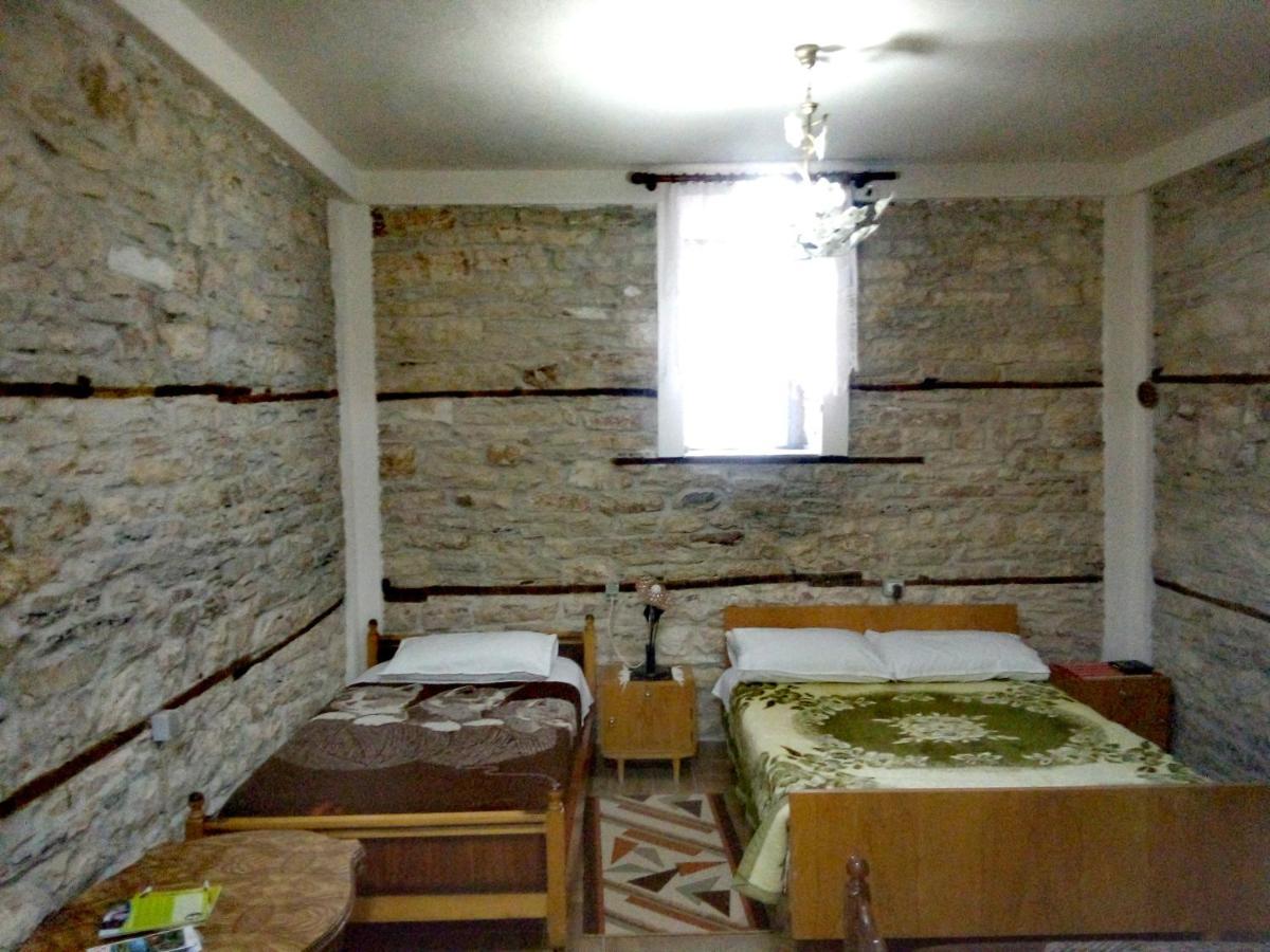 Ruols Guesthouse Гірокастра Екстер'єр фото