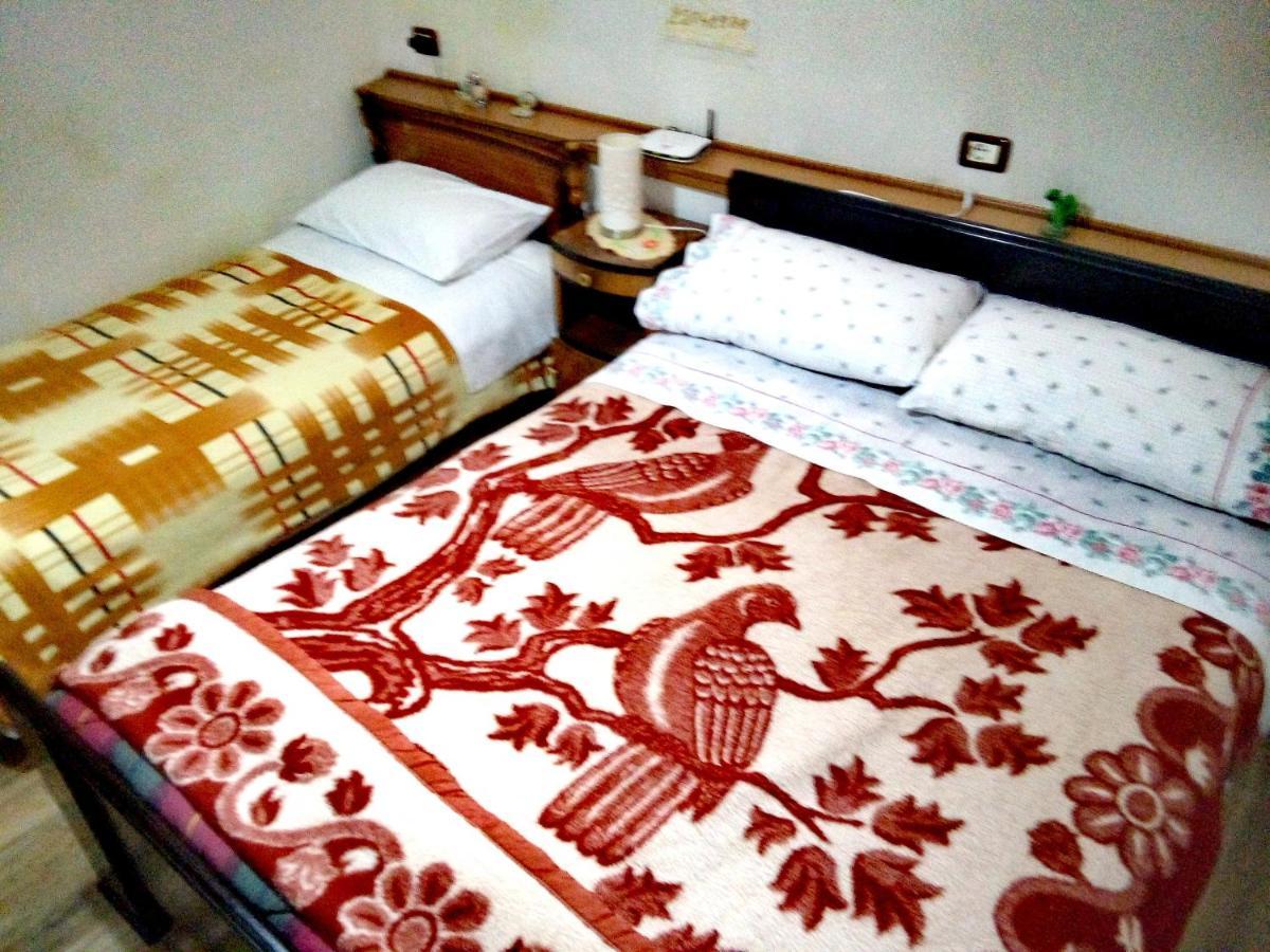 Ruols Guesthouse Гірокастра Екстер'єр фото