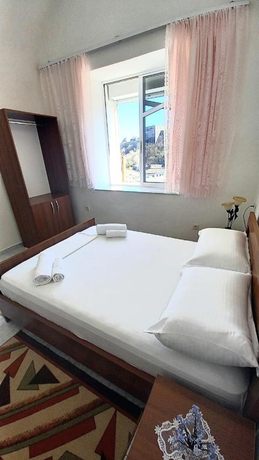 Ruols Guesthouse Гірокастра Екстер'єр фото