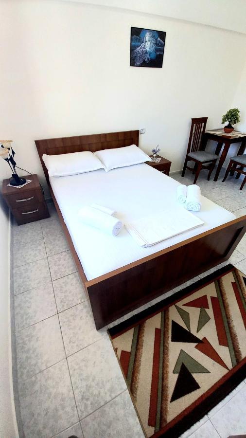 Ruols Guesthouse Гірокастра Екстер'єр фото