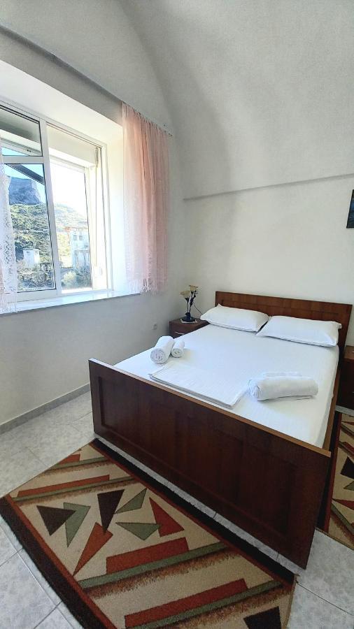 Ruols Guesthouse Гірокастра Екстер'єр фото